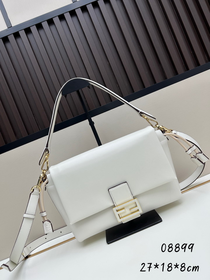 Fendi H08899 26.5x18x8.5cm jj4