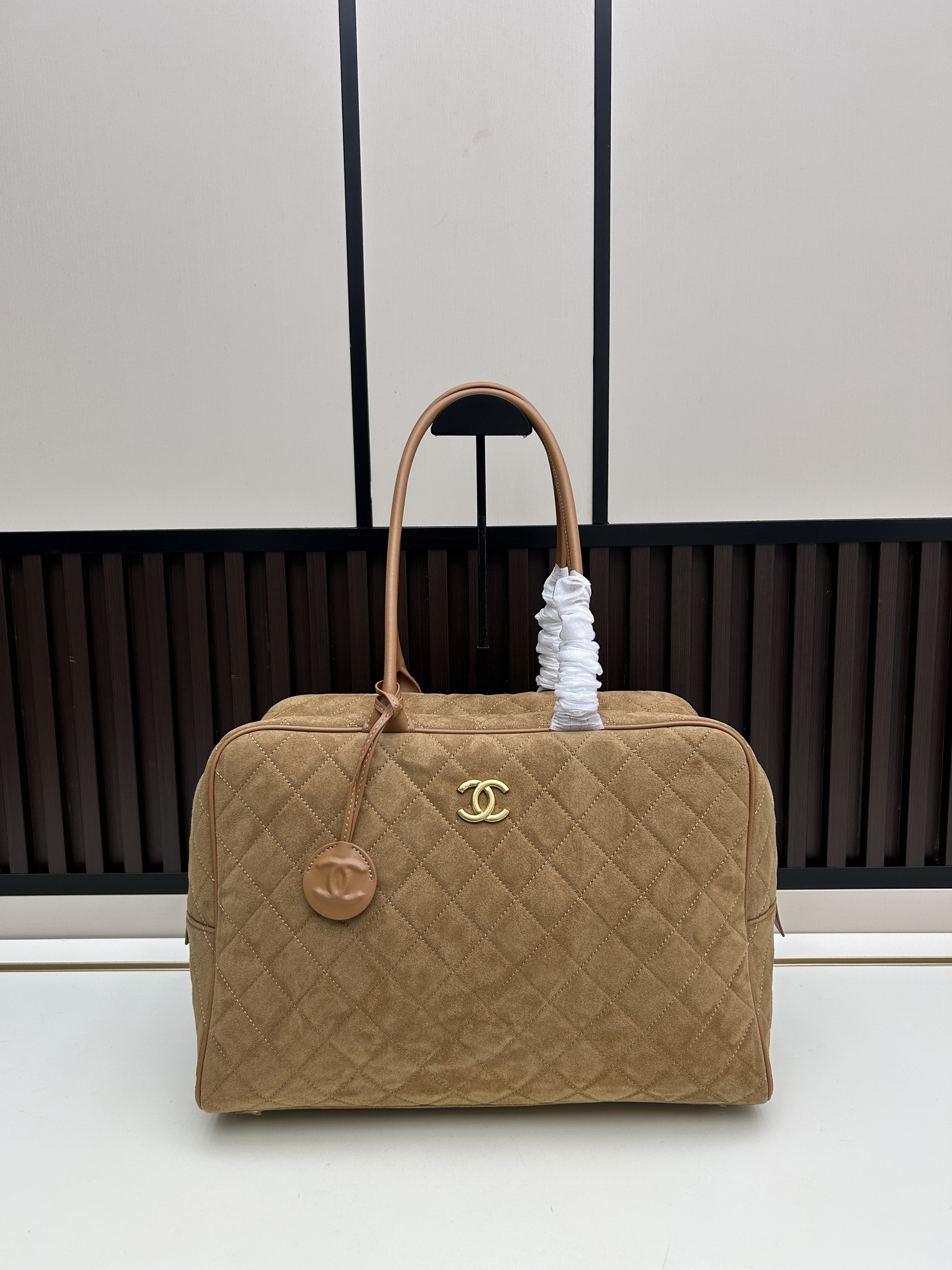 Chanel C012 41x31x23cm jj1