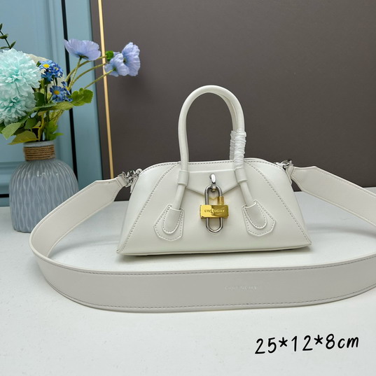 GIvenchy SS23 25x12x8cm ss1