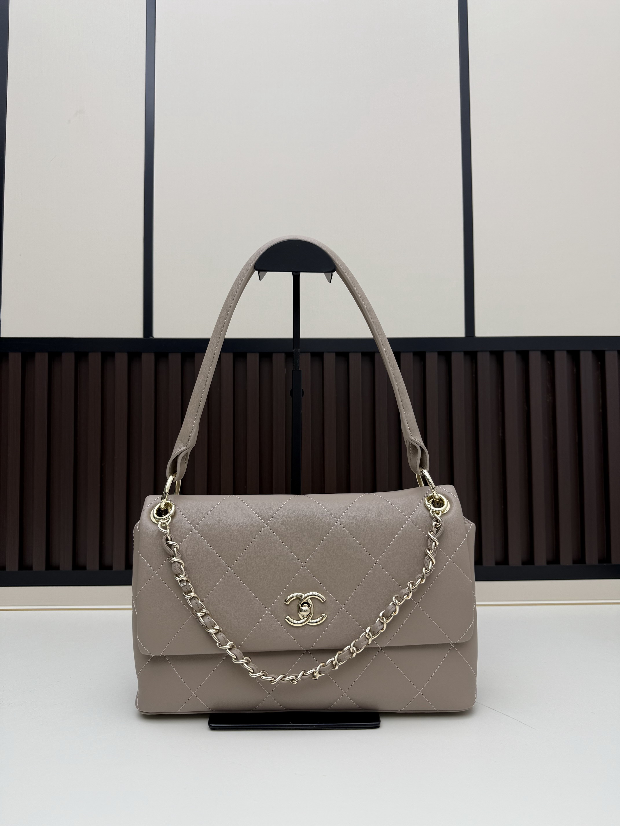 Chanel 09171 28x17x8cm jj3