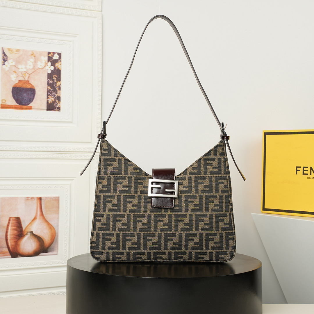 Fendi vintage 29x25x4cm jj1