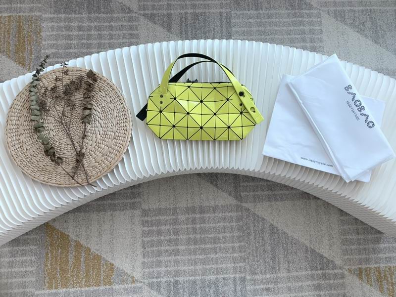 Issey Miyake BB11-AG481 33x16x8cm Yt lemon yellow